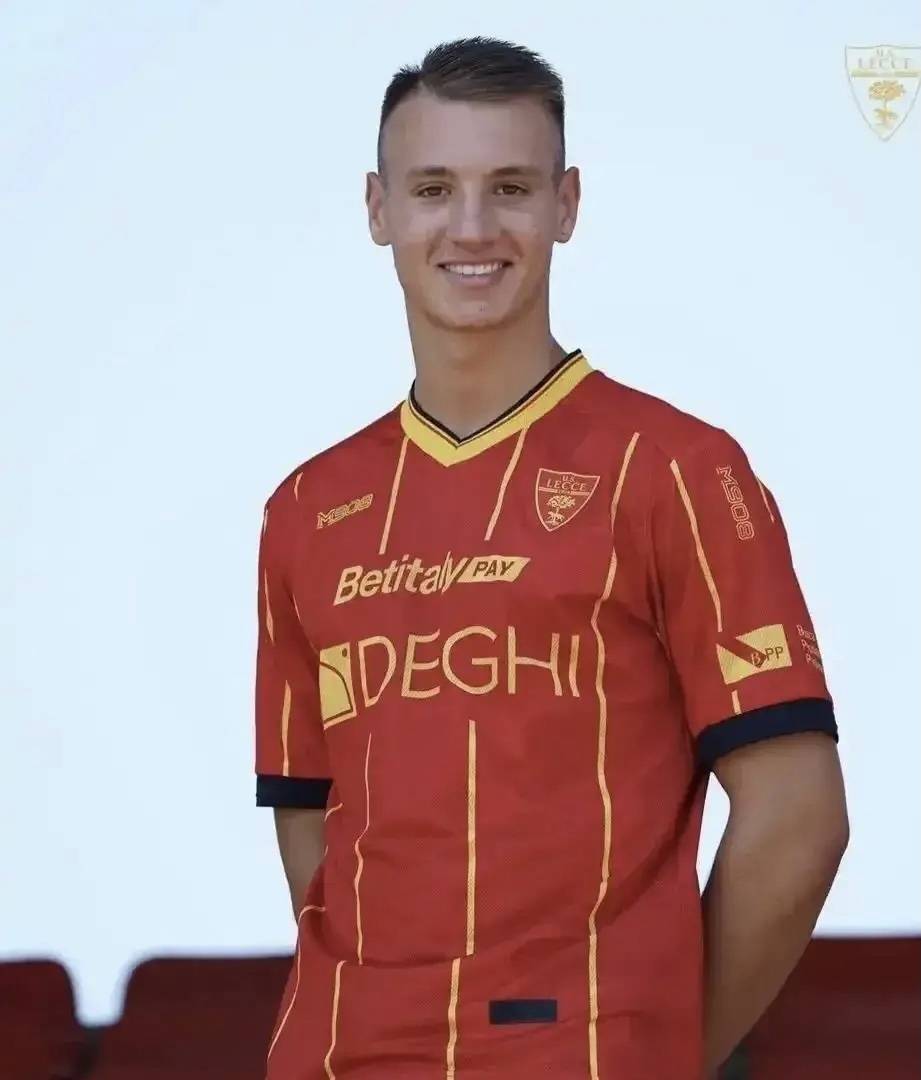 皇冠体育官网-意甲：米兰跟莱切就卡马尔达加盟所签的协议曝光，在意甲每出场一次，莱切将获得7.5万