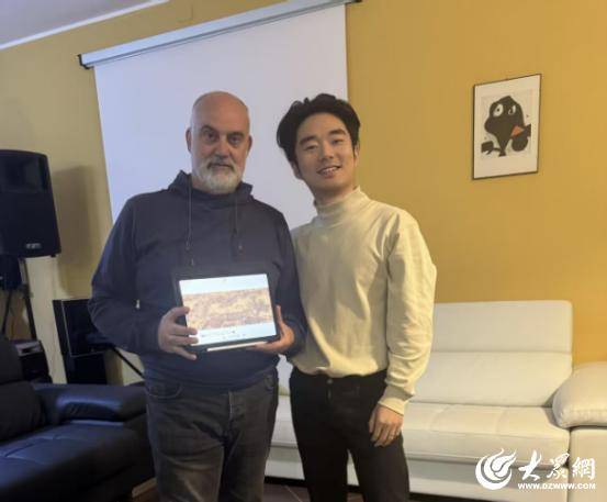 皇冠体育网址-鄄城学子在意大利莱切展示《清明上河图》魅力