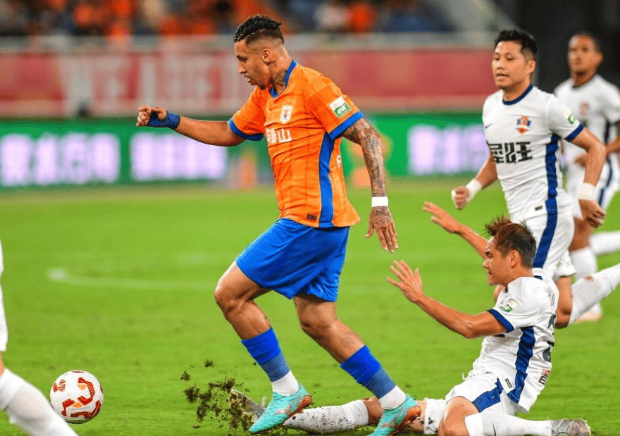 皇冠HG-中超|泰山VS长春首发出炉，克雷桑伤愈担任队长，泽卡继续缺阵