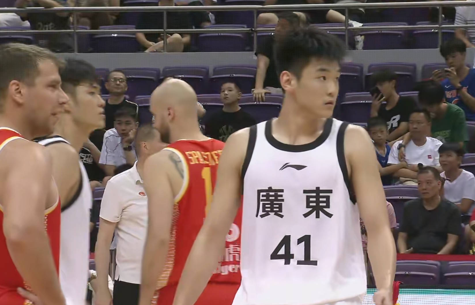 皇冠体育网址-一场CBA未打就成大腿！广东内线“王炸”兑现天赋，保底总决赛了