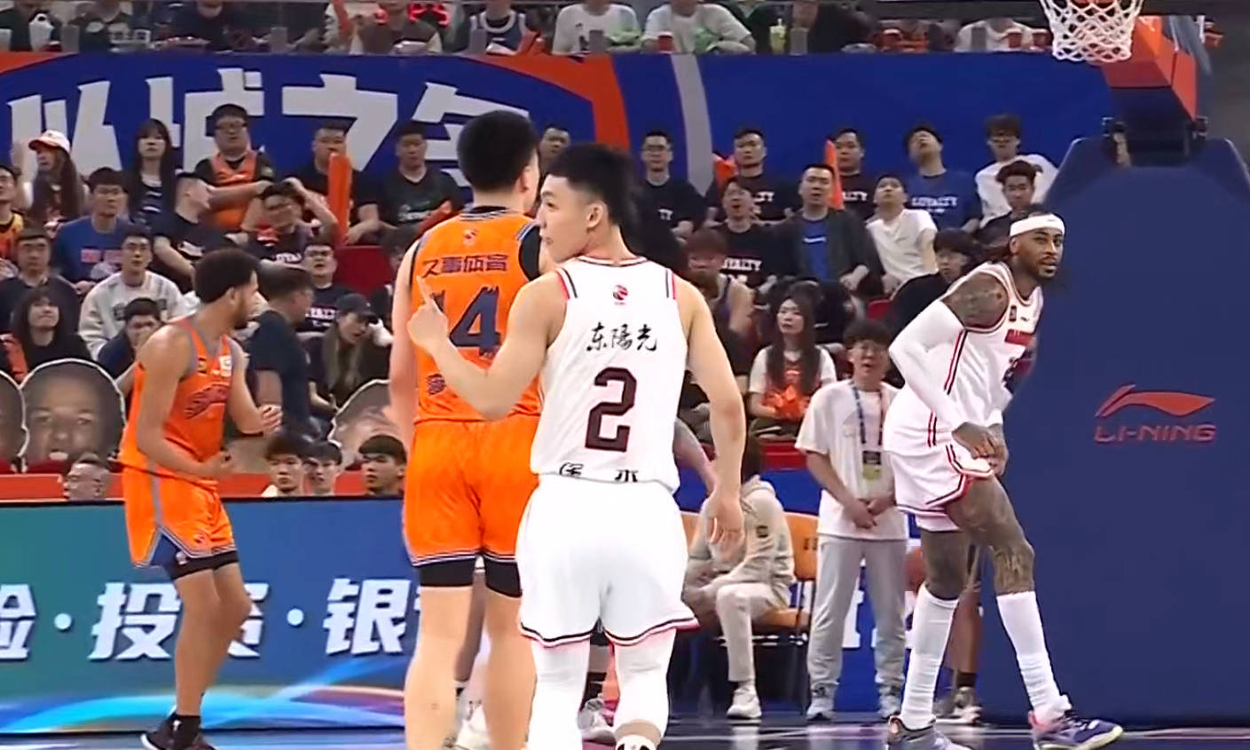 一场CBA未打就成大腿！广东内线“王炸”兑现天赋，保底总决赛了