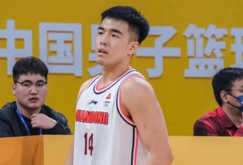 广东男篮锋线补强！任骏飞接班人CBA首秀14分7篮板4抢断，杜锋重点培养