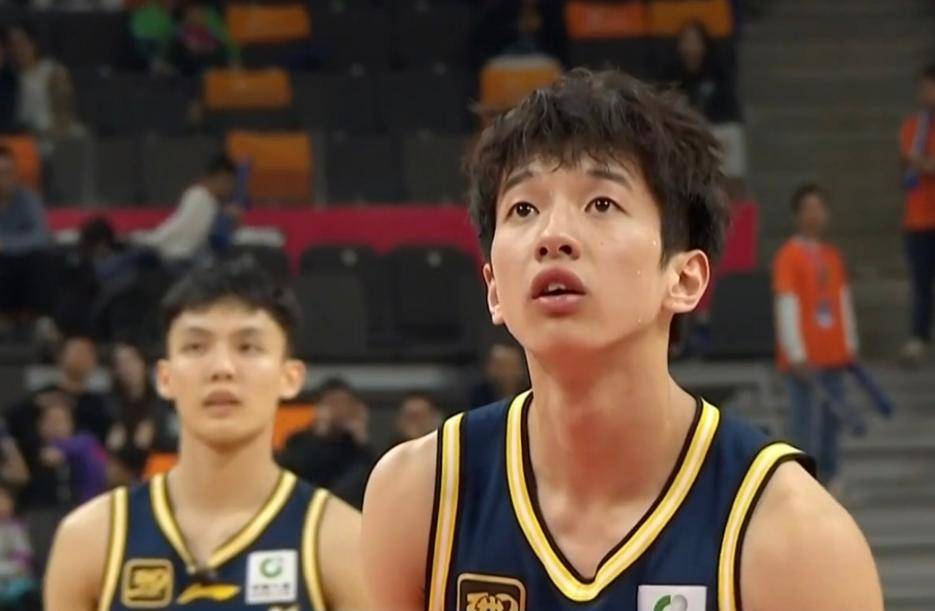 广东男篮锋线补强！任骏飞接班人CBA首秀14分7篮板4抢断，杜锋重点培养