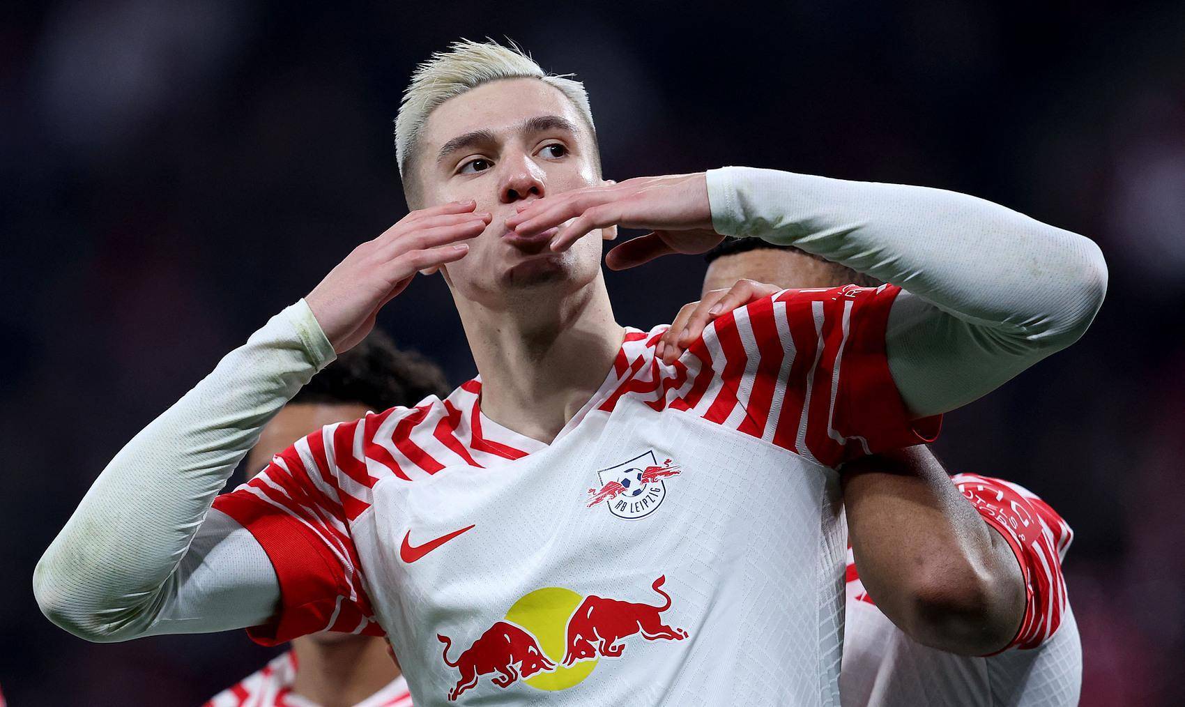 皇冠体育-曼联正式签下中锋塞斯科，是为打击利物浦？