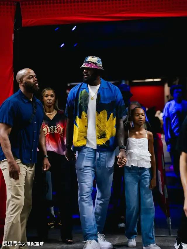 皇冠体育app-詹姆斯前队友提议老詹离开湖人，暗示队友不如加入迈阿密热火