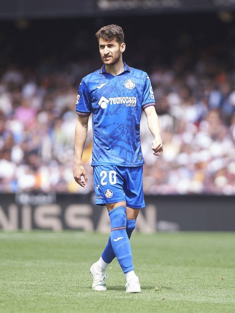 皇冠-迪马：维罗纳即将签下西班牙中场耶鲁-圣地亚哥与后卫乌奈-努涅斯