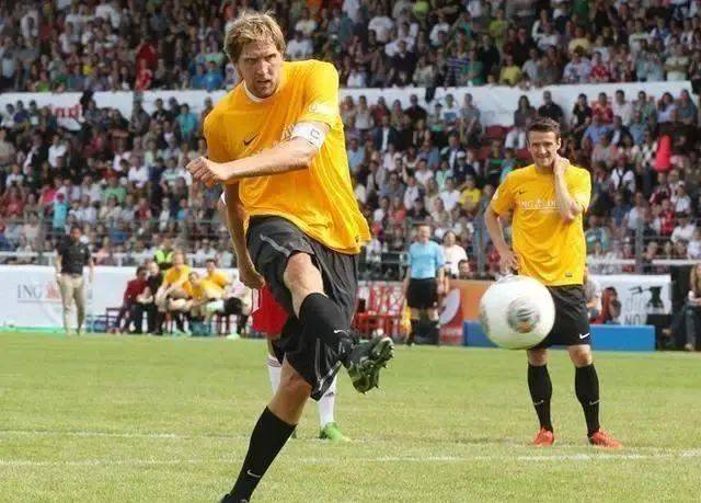 给足球权！2米26前NBA球员踢职业足球，40岁，正是闯的年纪！