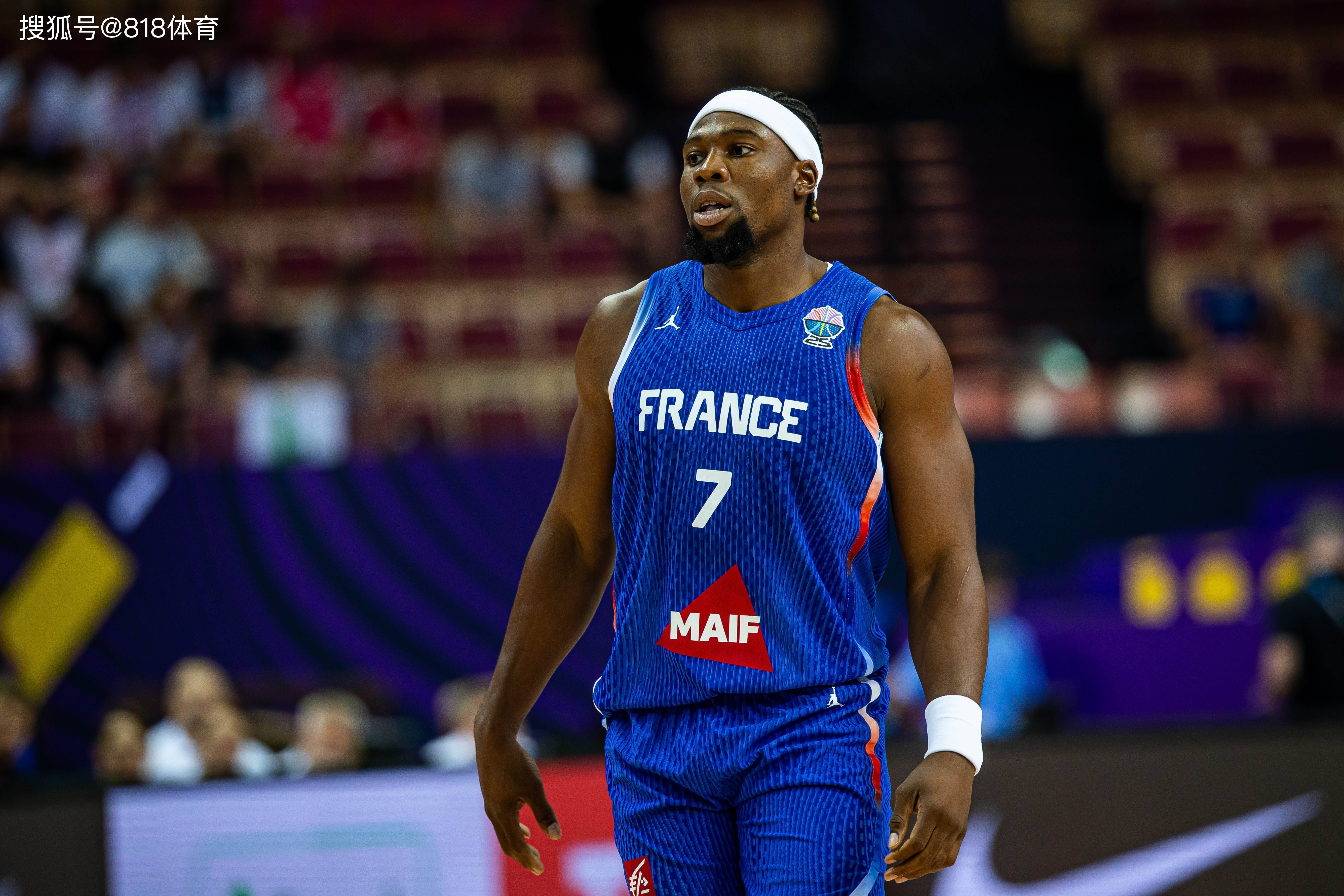 法国队亚布塞莱谈空篮刷分:是东契奇的错!他不该在我们进攻时握手