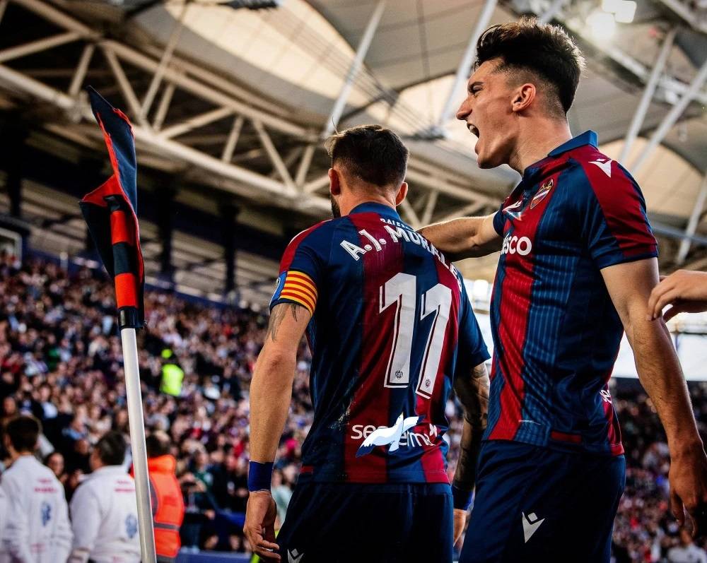 皇冠体育官网-西甲-莱万特2-4巴萨：莱万特有想法，莱万可以上场了|前瞻