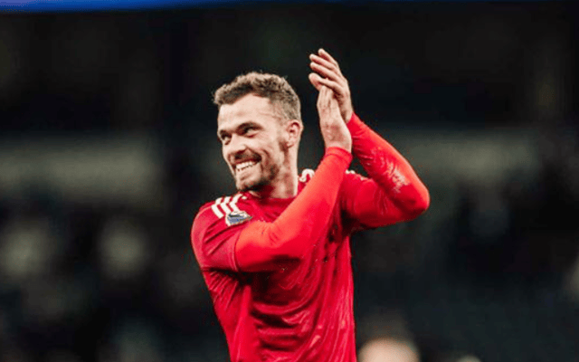 皇冠体育官网-英超：诺丁汉森林表现稳定，西汉姆联状态尴尬