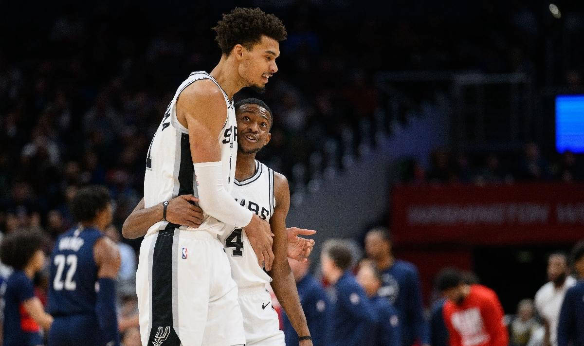 皇冠中国-圣安东尼奥马刺续约达龙福克斯，获得嘉奖229亿美元合同资格