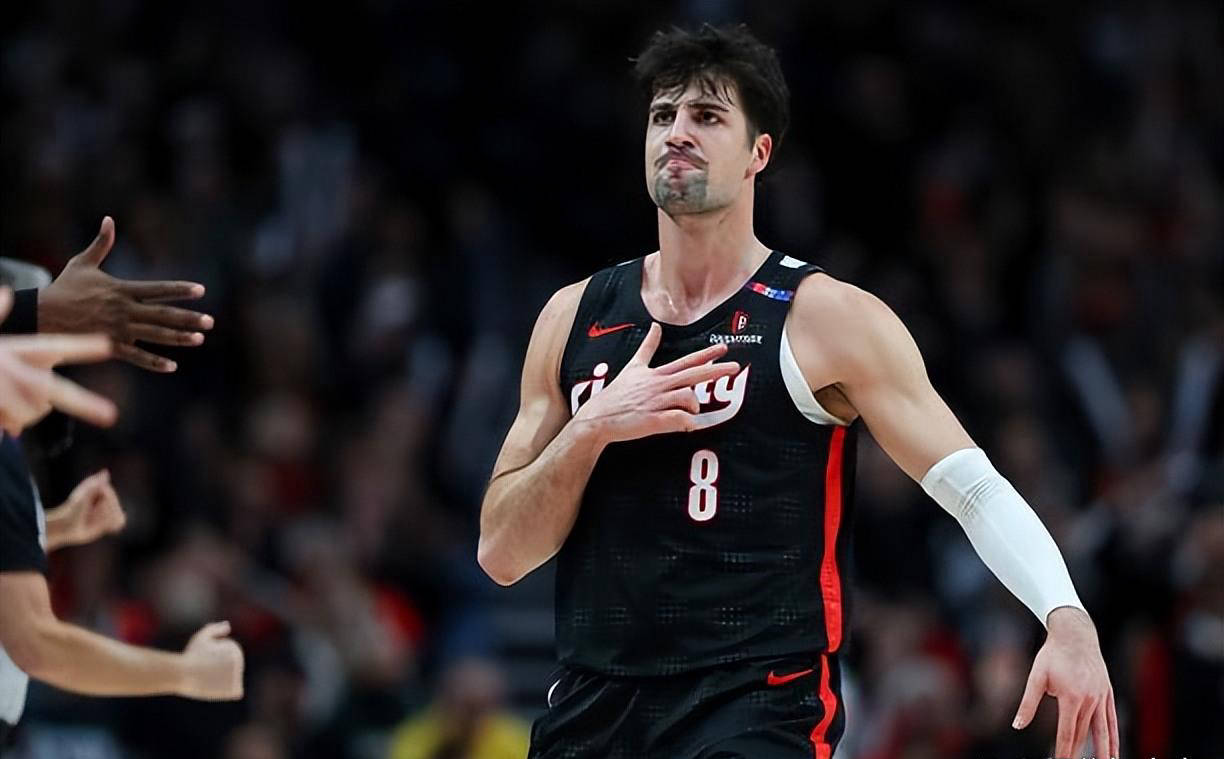 皇冠体育-波特兰开拓者新锐球星期待与利拉德携手合作