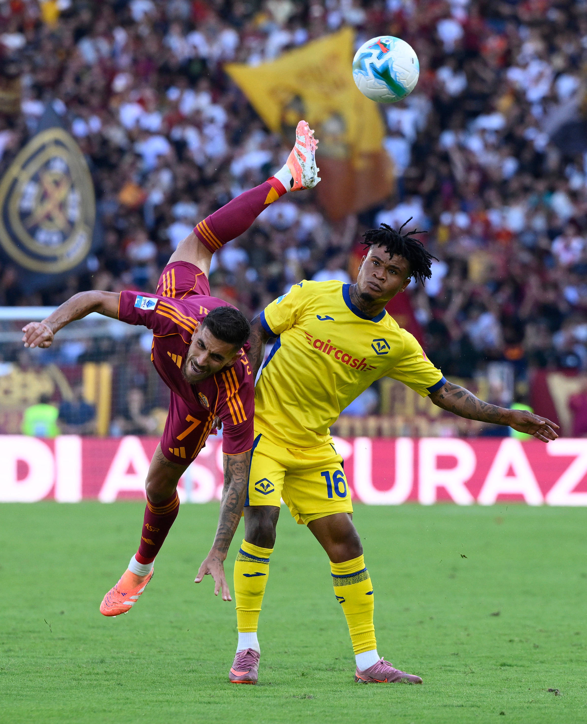 （体育）足球——意甲：罗马胜维罗纳