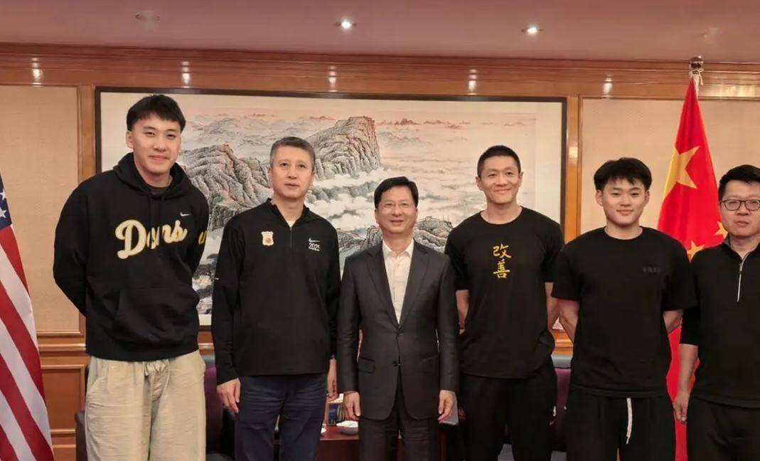 正式官宣！远赴NBA！郭士强空降亚特兰大老鹰，中国男篮春天来了